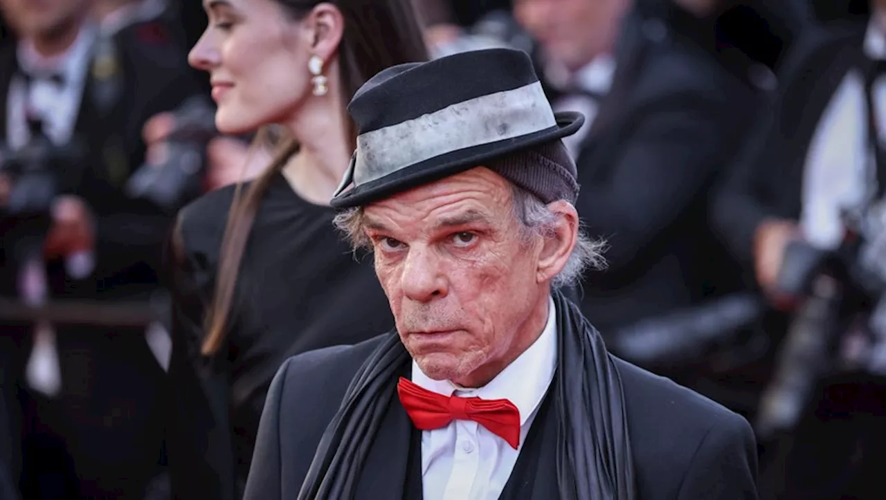 Denis Lavant offre sa 'Tentative de symphonie poétique éphémère' au petit théâtre Carré Rondelet à Montpellier