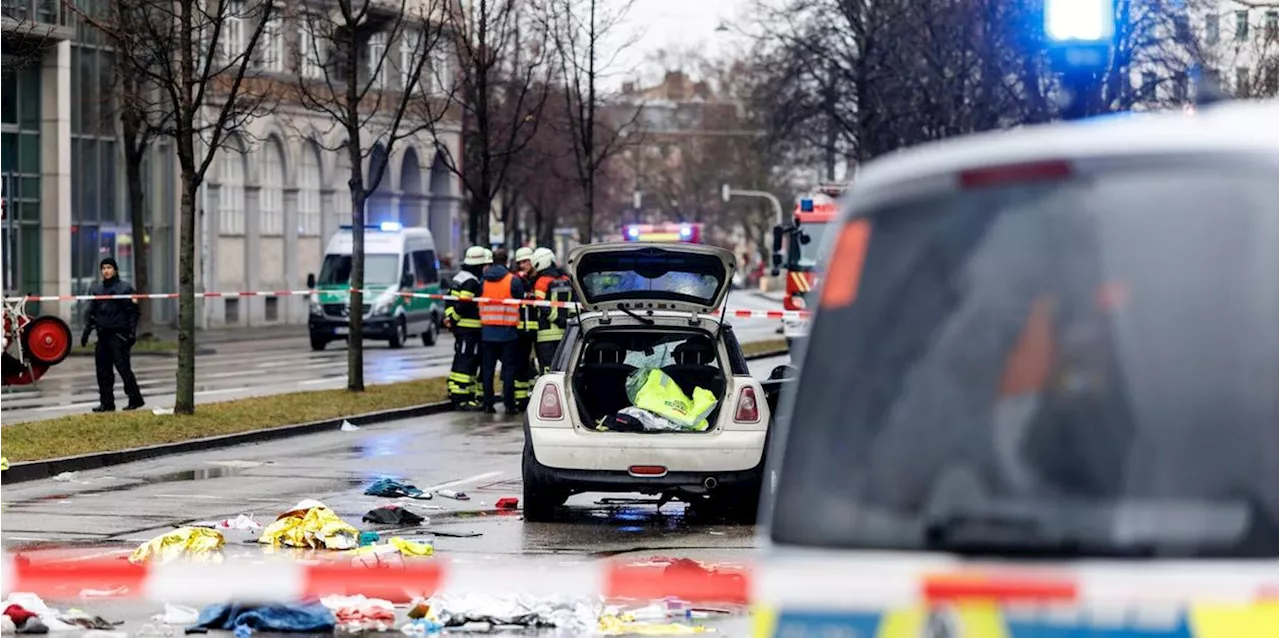 Anschlag in München: Auto rast in Demonstrantengruppe