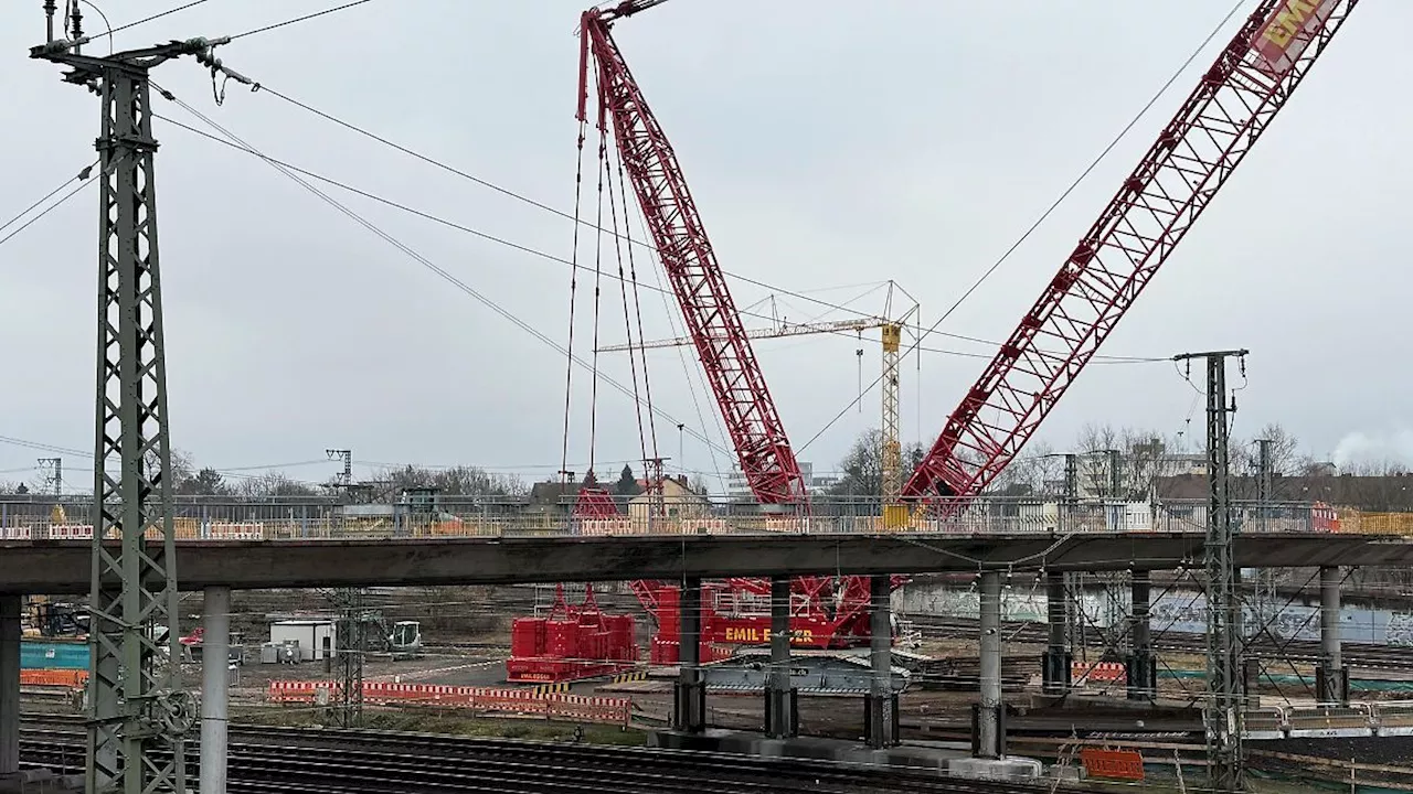 Hessen: Hanauer Hauptbahnhofbrücke vor dem kompletten Abbruch