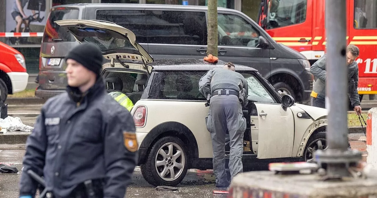 Fahrzeug kracht in Demonstrationszug in München: Viele Verletzte