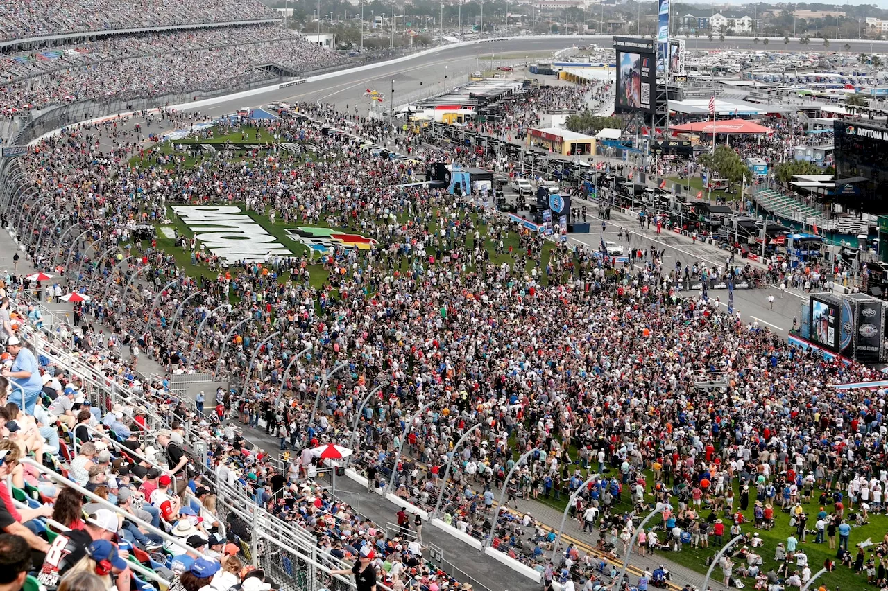 Chase Briscoe Wins Daytona 500 Pole, Setting the Stage for Sunday's 'Great American Race'