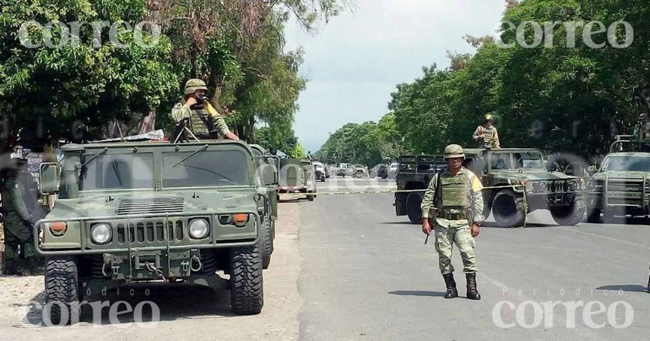 FSPE se enfrenta a hombres armados en la carretera Juventino Rosas-Celaya; hay dos elementos heridos