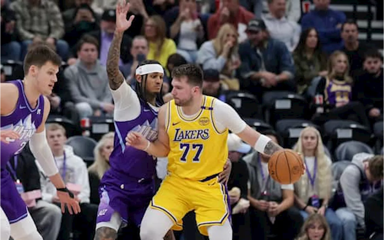 NBA, risultati della notte: i Lakers crollano in casa di Utah, Boston travolge gli Spurs