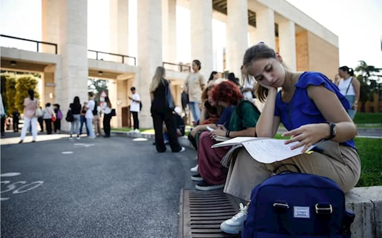 Perché gli studenti italiani preferiscono sempre i licei