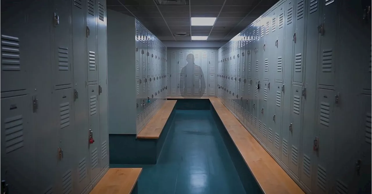 Man döms för filmat nakna barn i simhallens omklädningsrum