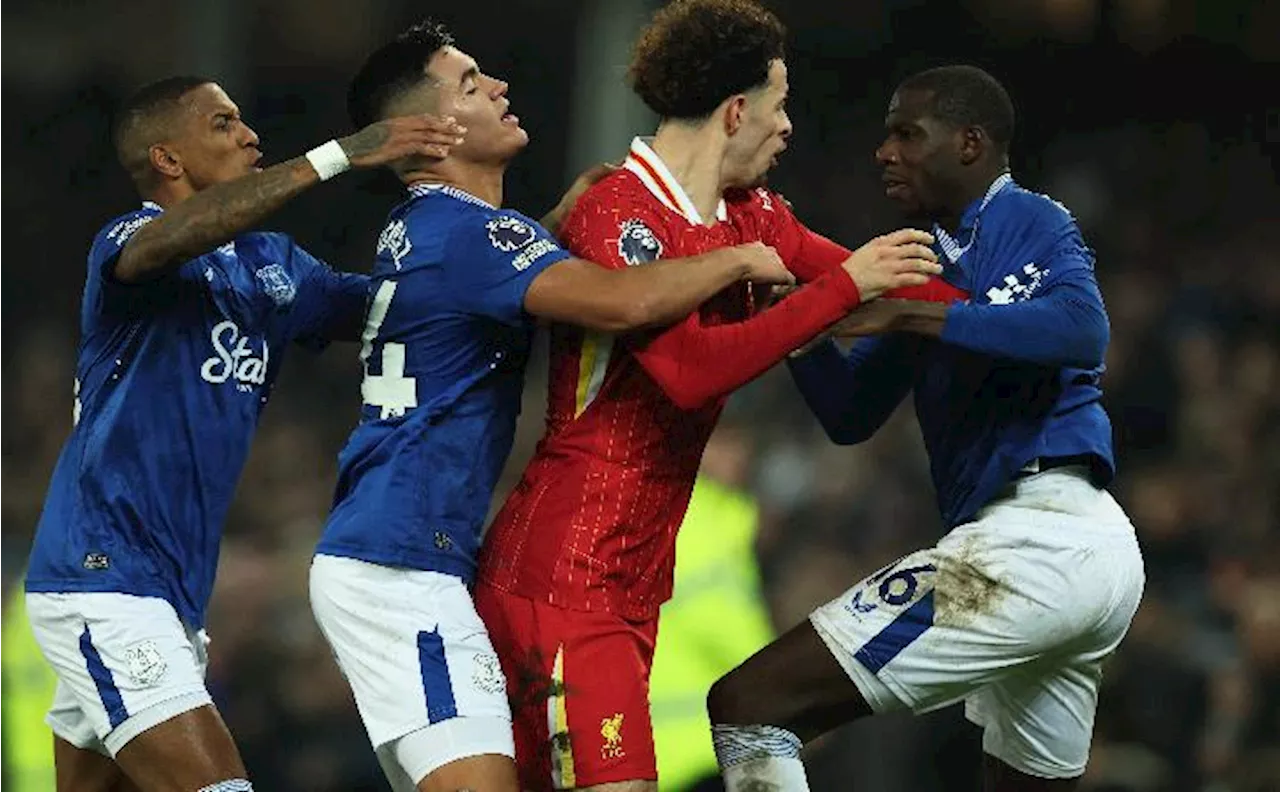 Derby Merseyside Berakhir Dramatis dengan Kekacauan, Gol Tarkowski dan Kartu Merah