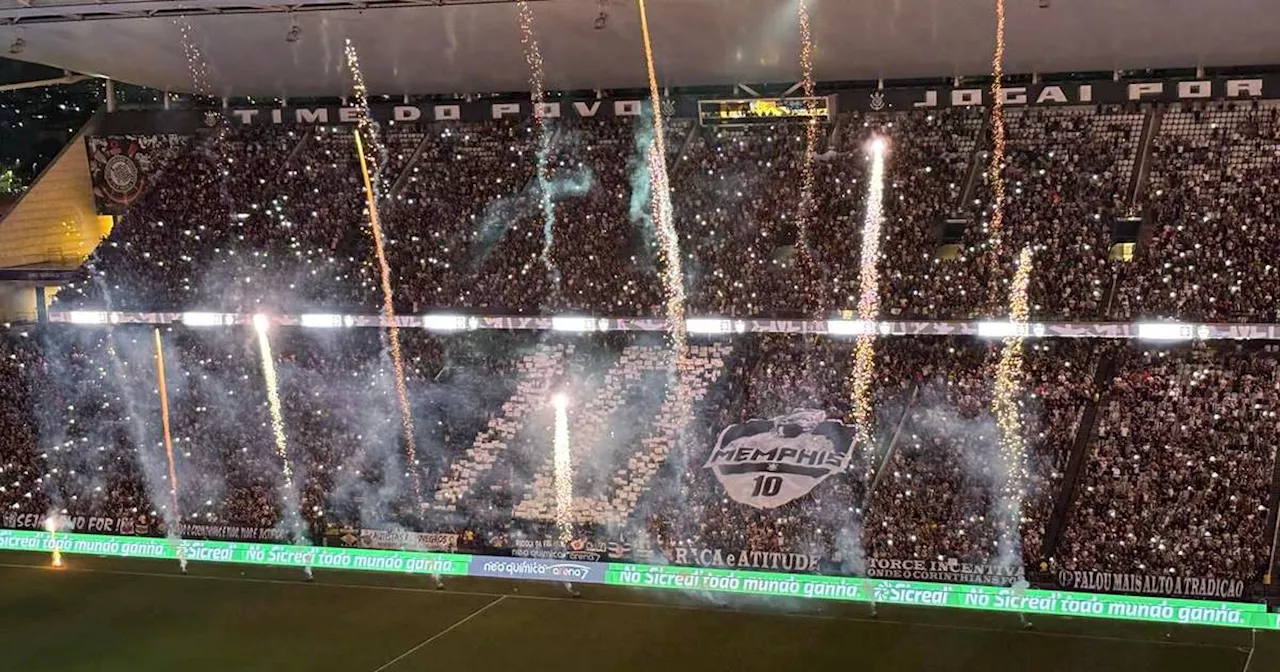 Memphis Depay é homenageado em estreia com camisa 10 do Corinthians