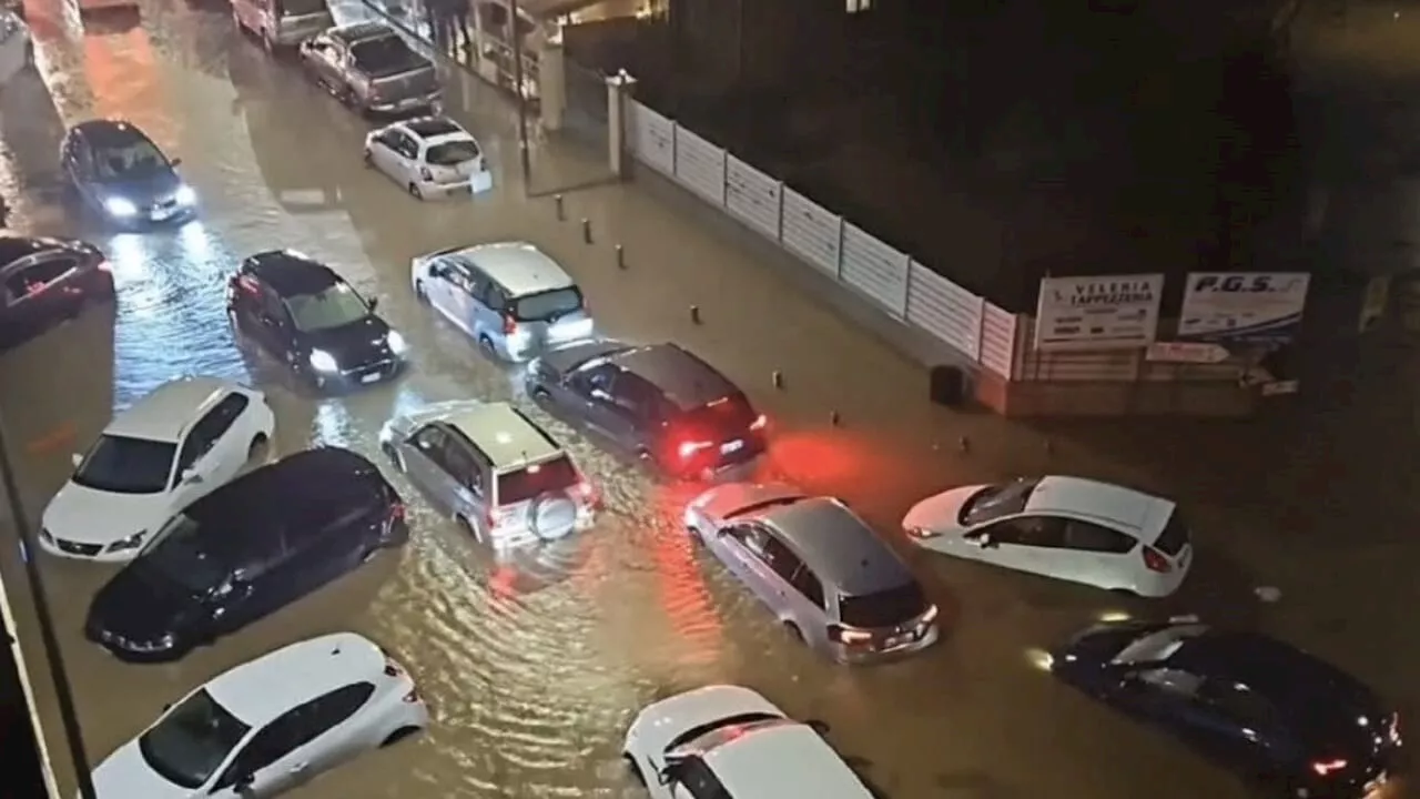 Alluvione all'isola d'Elba, caduti 65 millimetri di pioggia in un'ora. L'appello: 'Restate a casa'