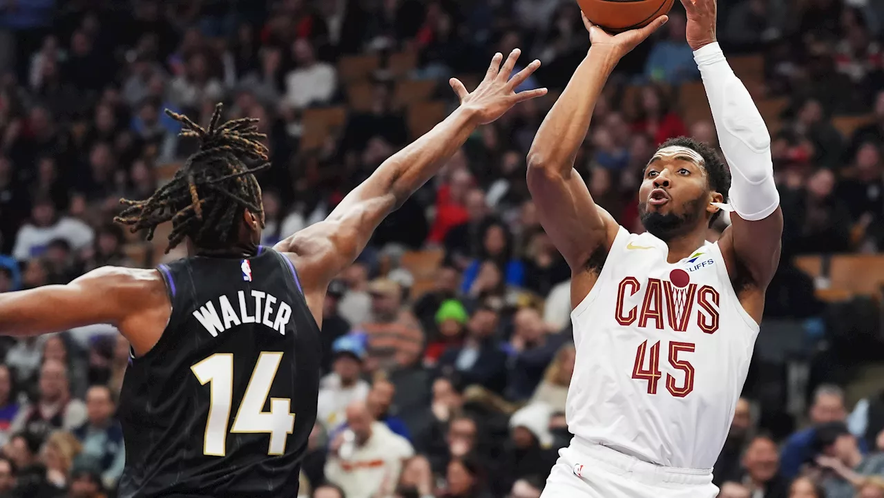 Mitchell leads Eastern Conference-leading Cavaliers over Raptors