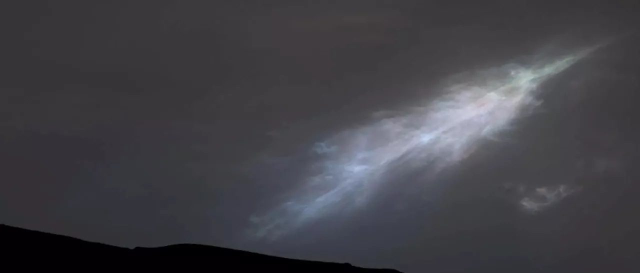 NASA's Curiosity Rover Captures Iridescent Clouds on Mars