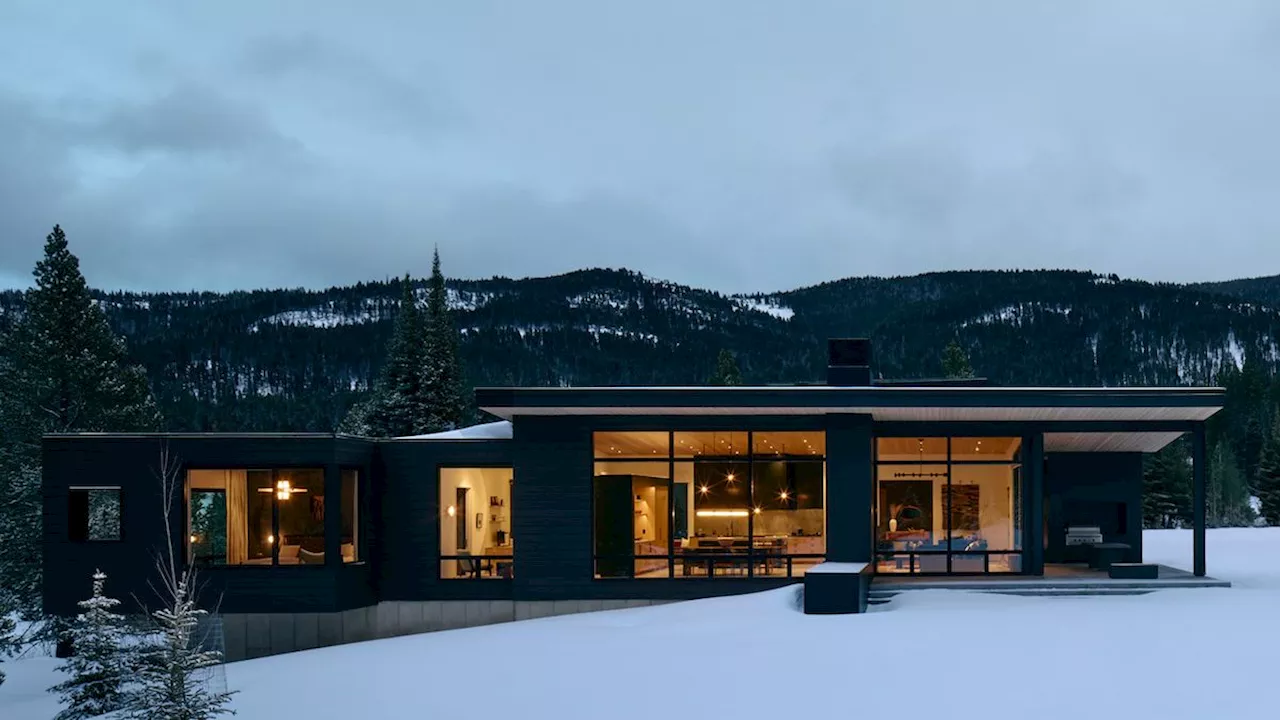 Contemporary Rocky Mountains House: A Skier's Dream Retreat