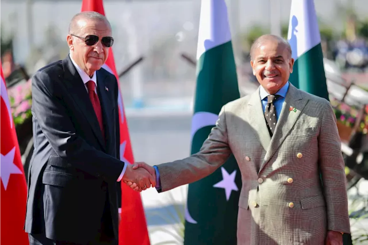 PM Expresses Gratitude to Turkish President for visiting Pakistan