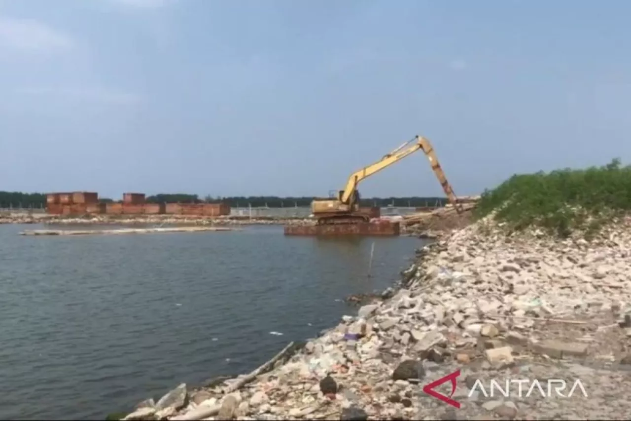 Pembongkaran Pagar Laut di Paljaya Terus Berlanjut