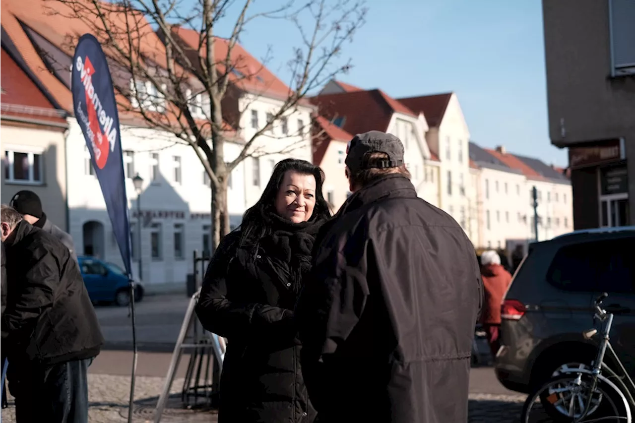 Wahlkampf im tiefsten Brandenburg: AfD-Kandidatin trifft auf Grüne Herausforderin