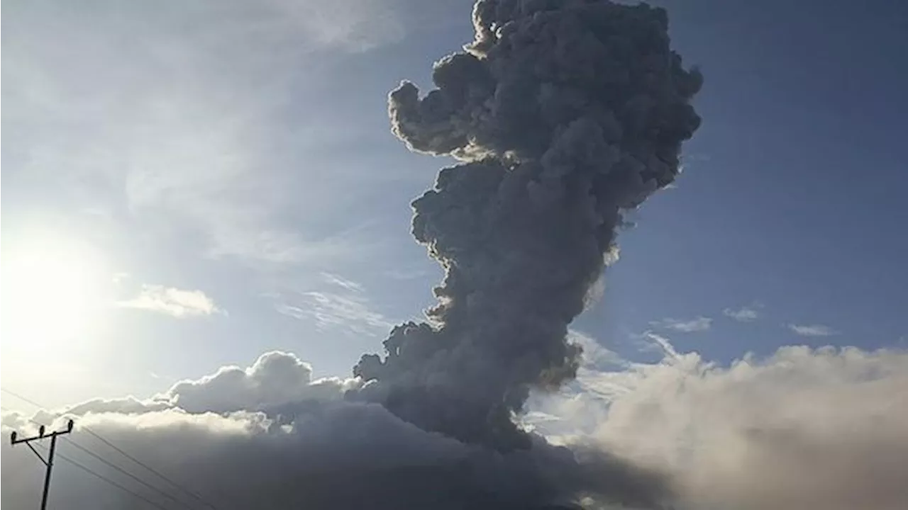 Gunung Lewotobi Laki-laki Naik Level Awas, 6 Desa Diimbau Pengungsian