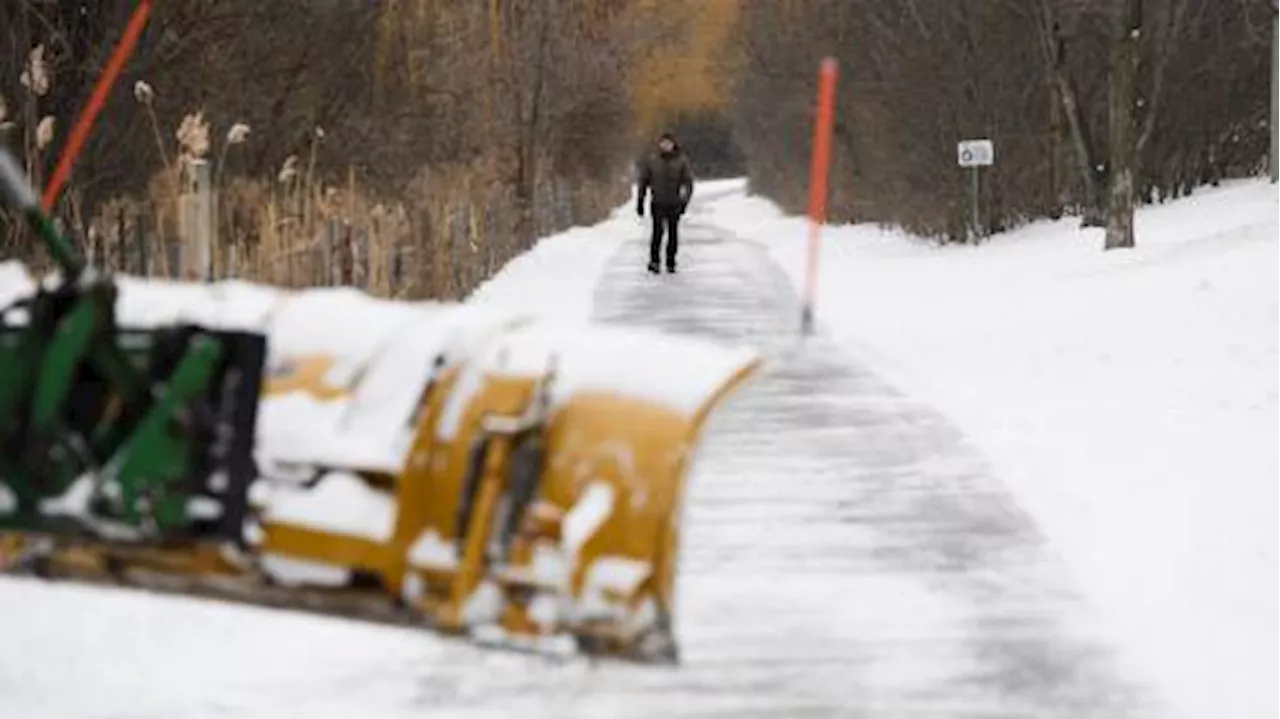 Toronto snowstorm: City to plow until Friday, advises residents to ‘be patient’