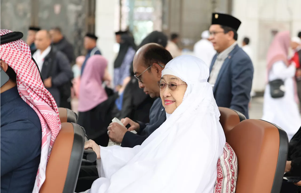 Megawati Mendoakan Kesejahteraan Indonesia Usai Menunaikan Ibadah Umroh