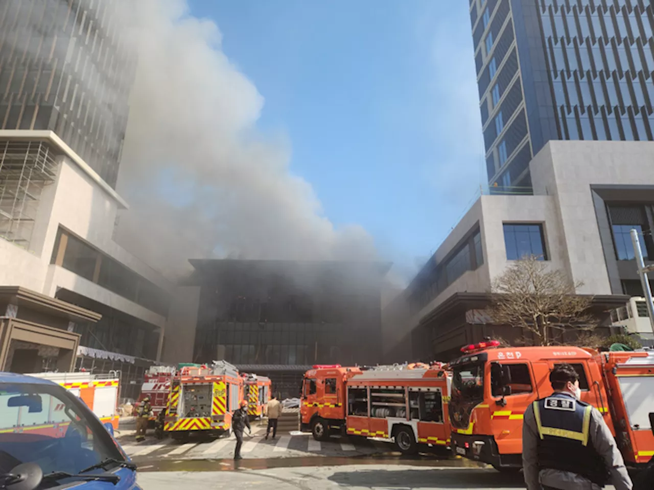 부산 반얀트리 호텔 신축공사장 화재, 6명 사망 25명 부상