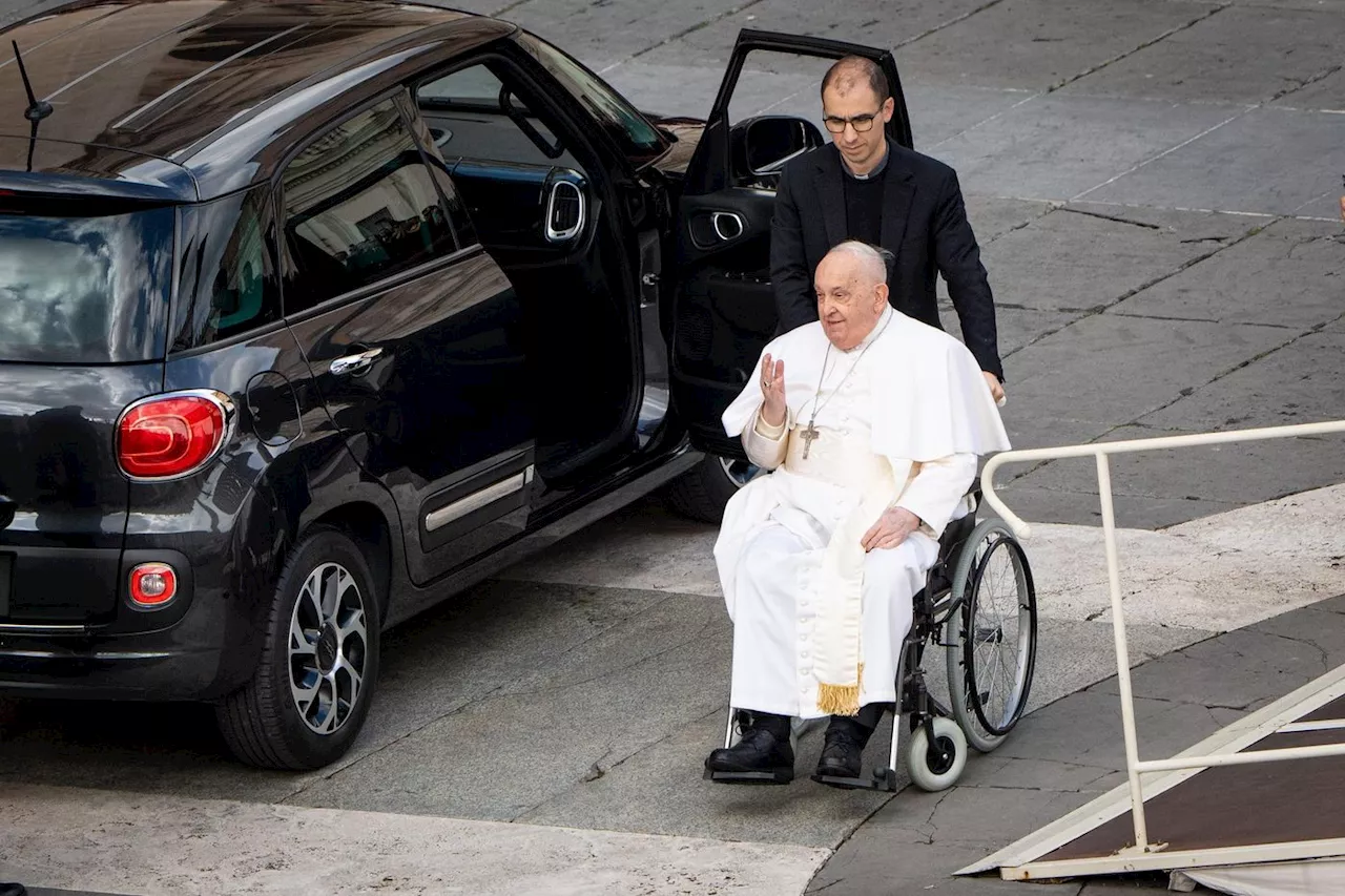 Le pape François hospitalisé pour une bronchite