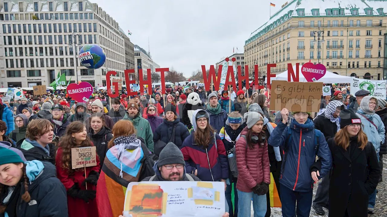 Aufruf: 'Geht Wählen': Mehr als 130.000 Menschen protestieren für Klimaschutz