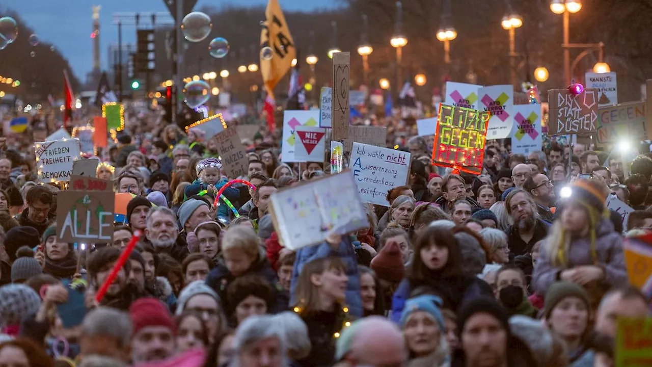 Zehntausende für Demokratie in Berlin