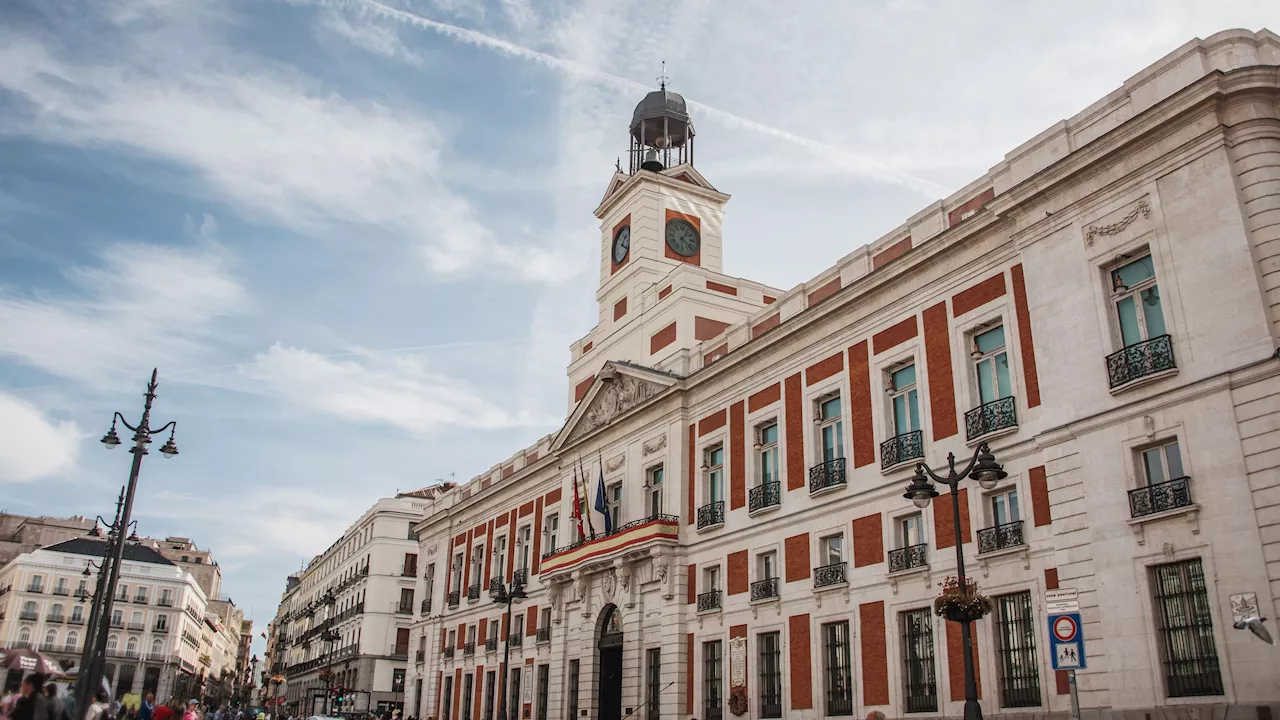 Ayuso recurre al TC la intención del Gobierno de declarar lugar de Memoria Democrática la Real Casa de Correos