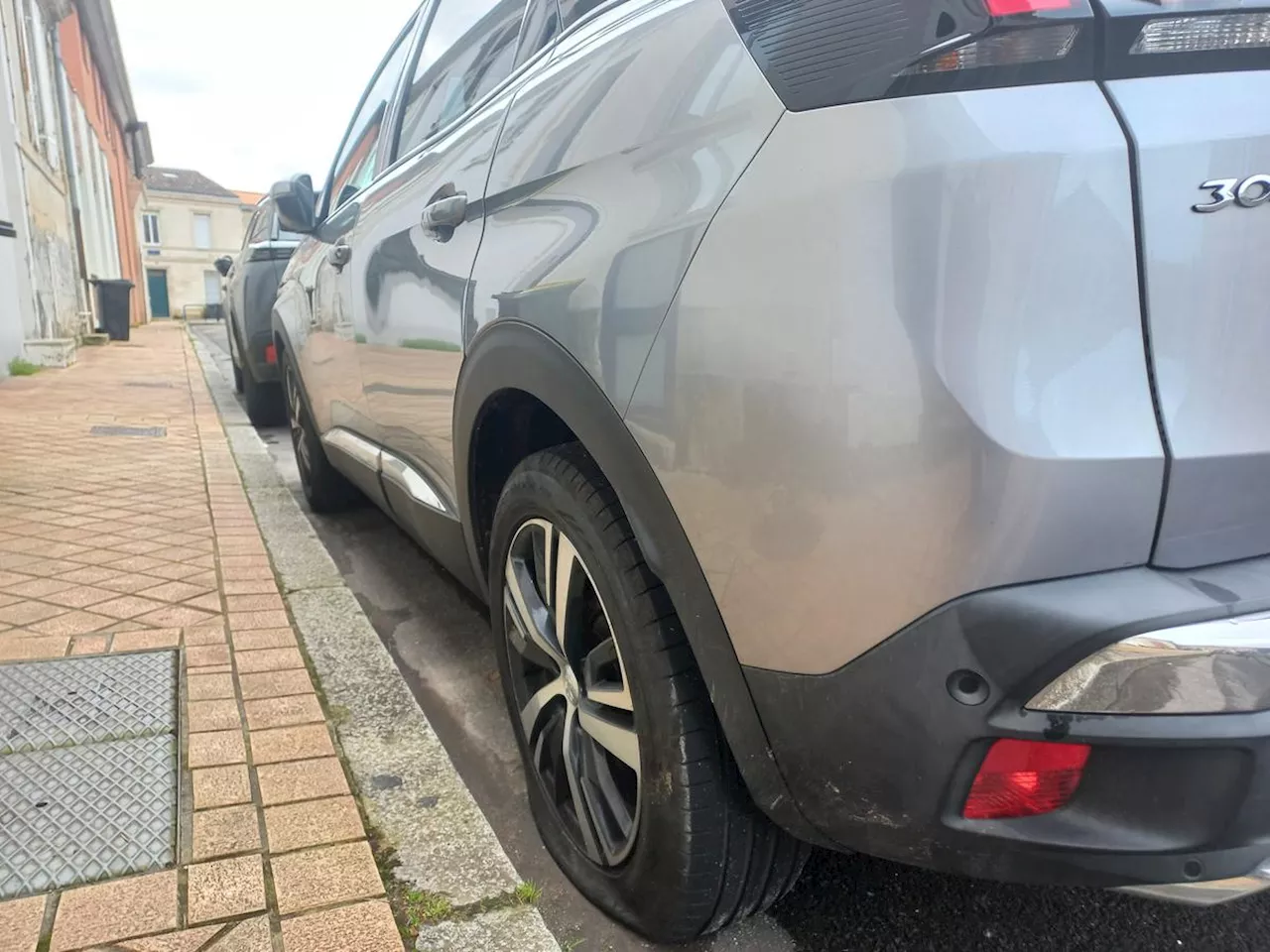 SUV dégonflés à Bordeaux : après Nansouty en janvier, des véhicules ciblés dans le quartier de la Bastide