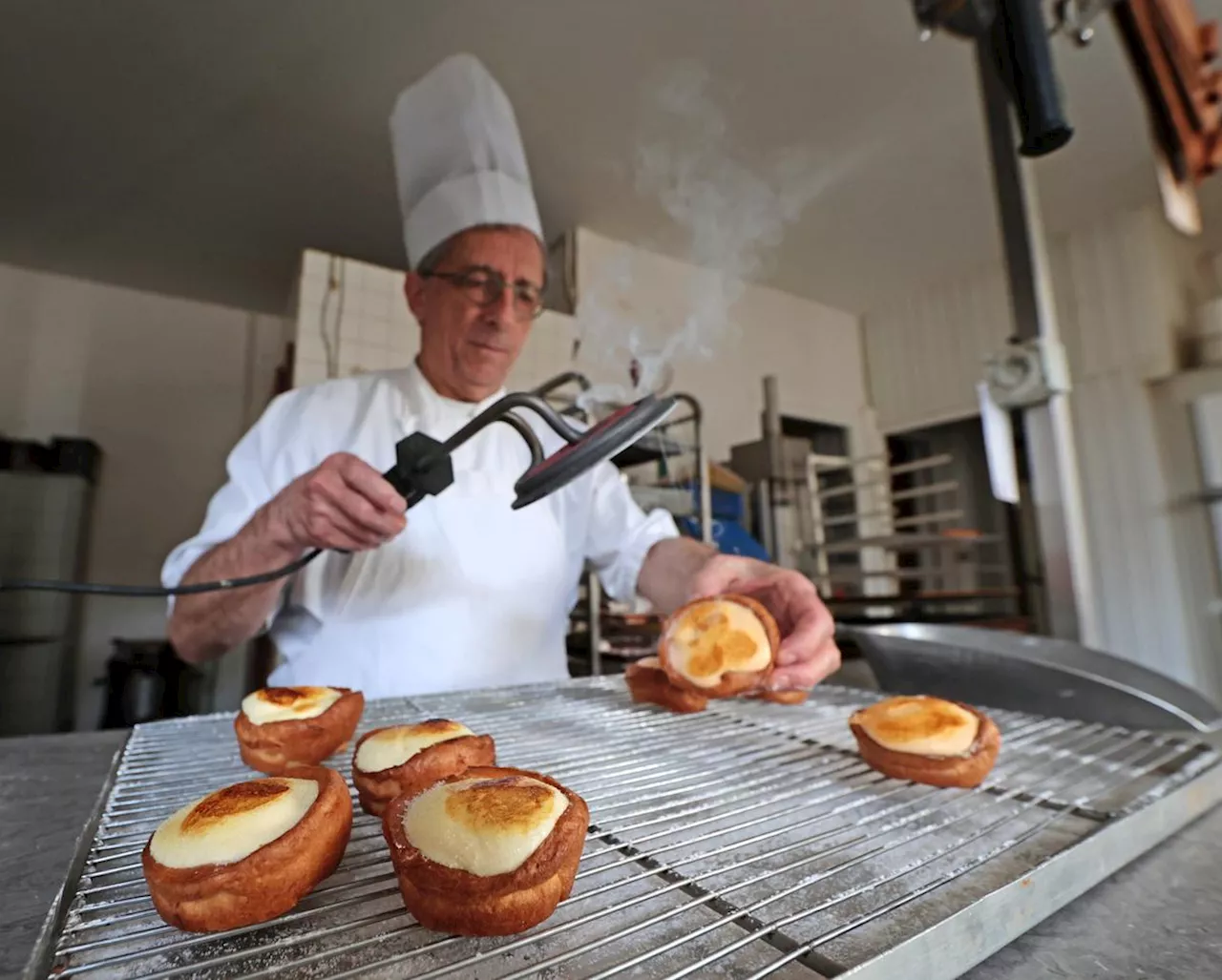 Vidéo. Mont-de-Marsan : plongée dans le puits d’amour, gâteau spécial Saint-Valentin de la pâtisserie Daubos