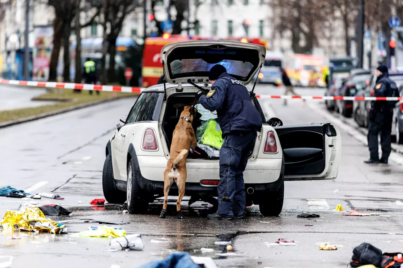 Blumen und stilles Gedenken für die Opfer