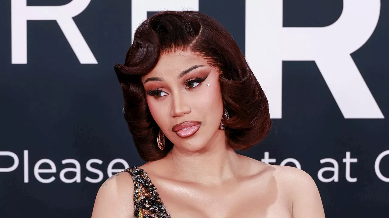 Cardi B si sfoga su Instagram: le mie scarpe rovinate a causa di Trump