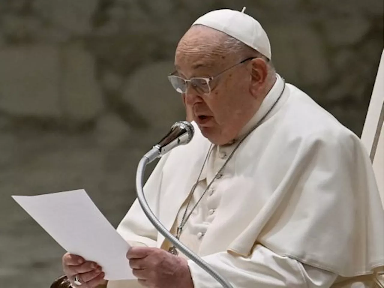 Papst wegen Bronchitis im Krankenhaus behandelt