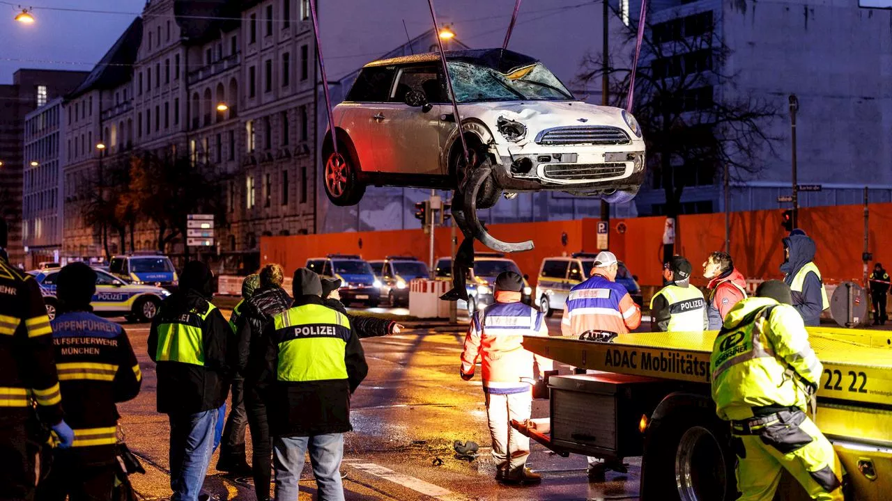 München Schockiert: Auto rast in Demonstrationszug, Mindestens 30 Verletzte