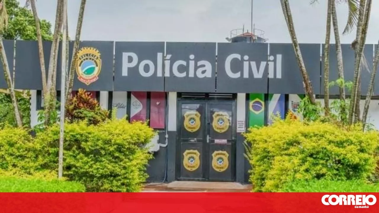 Polícia apreende arsenal com 21 armas no Rio