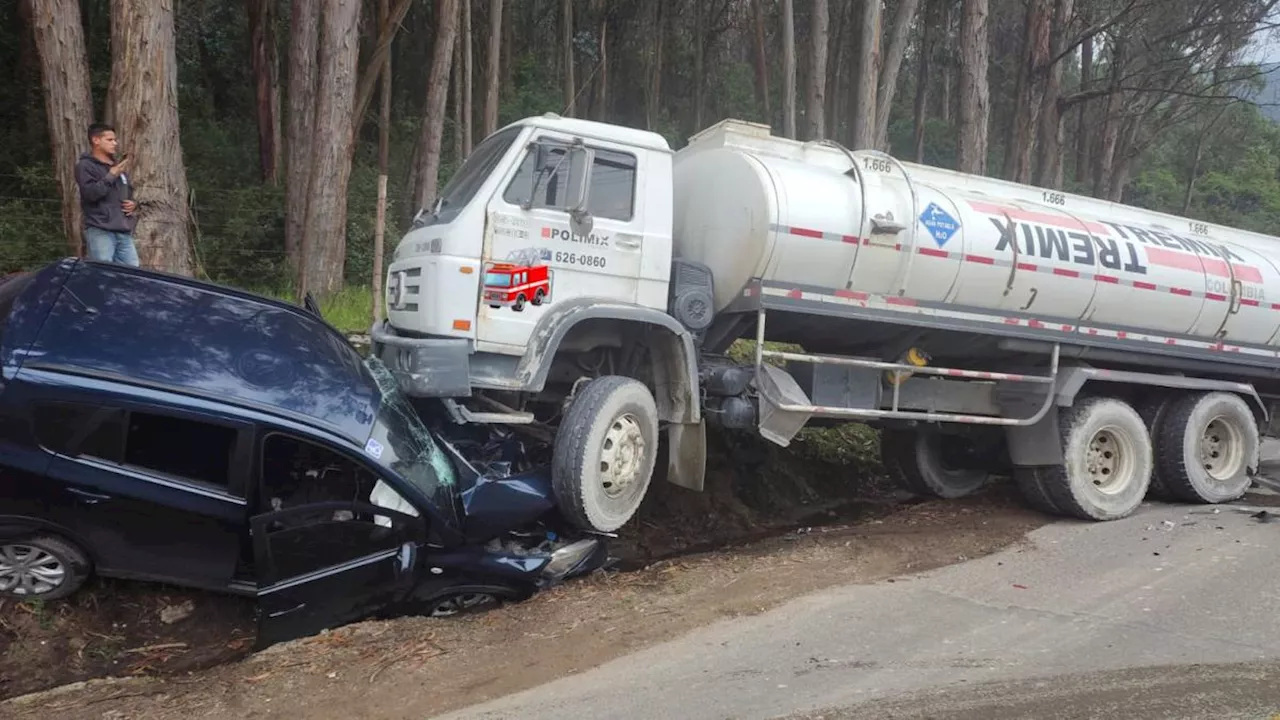 Multi-Vehicle Crash in Bogotá Causes Traffic Chaos