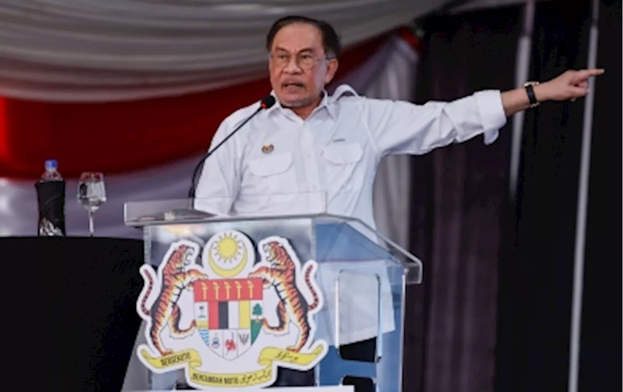 Anwar Ibrahim Calls Out 'Hero' Leaders, Urges Action Over Criticism
