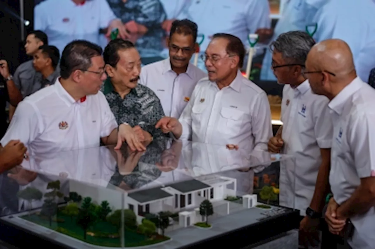 Anwar Proposes Estate-Government Housing Model Using Berjaya Land in Selangor