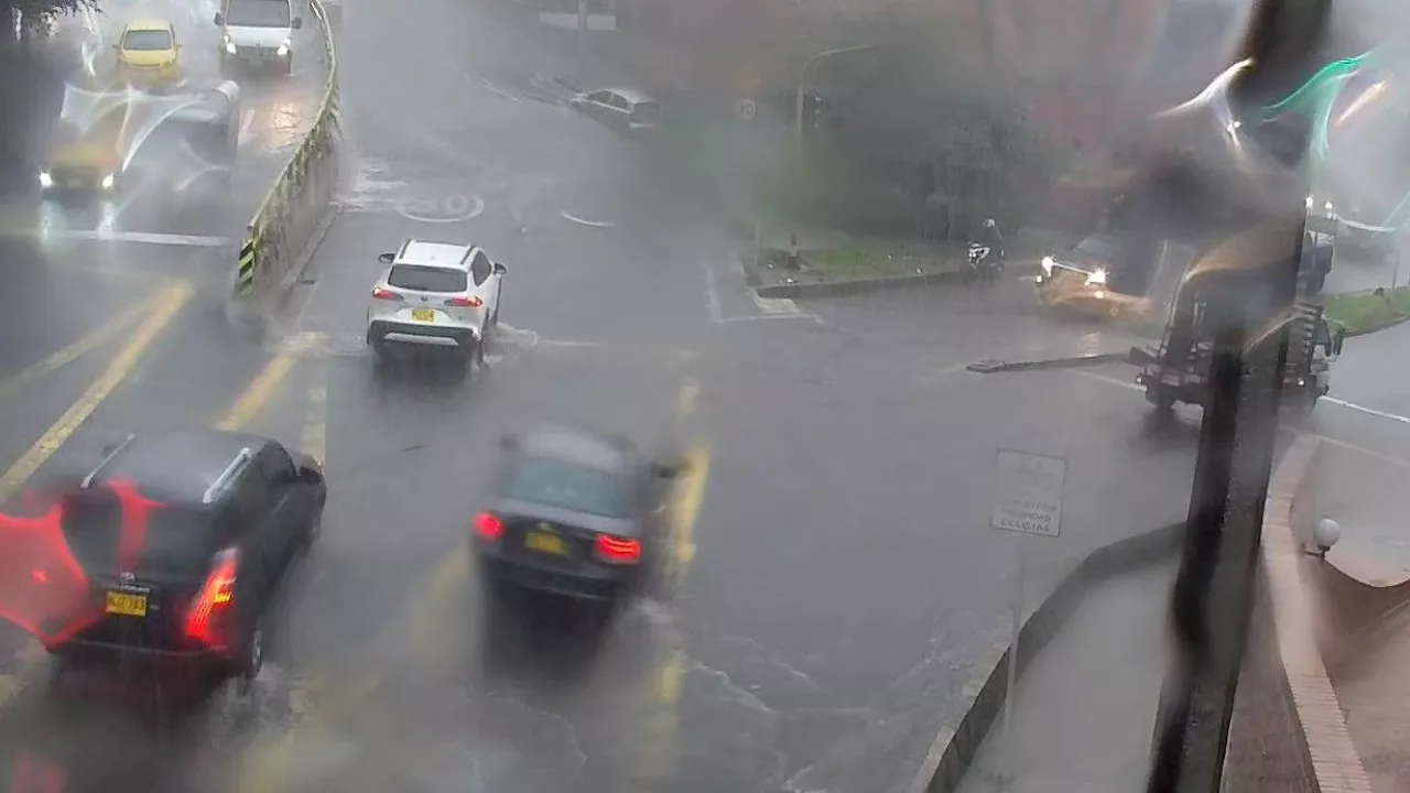 Inundaciones y Caos Vehicular por Fuertes Lluvias en Bogotá