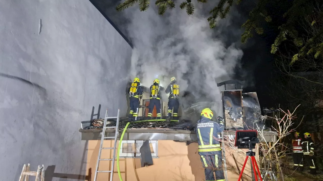 Großeinsatz am Morgen: Dachstuhl brannte