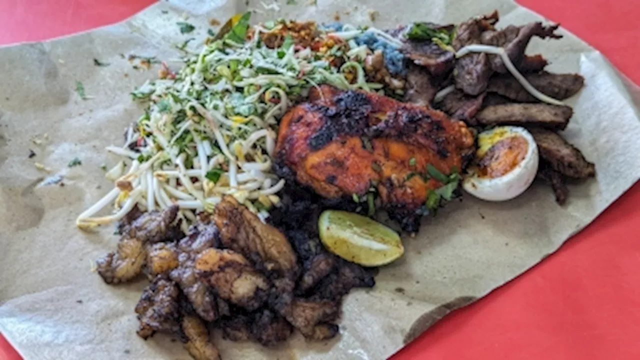 Stesen Nasi Kerabu: A Queue Worth Waiting For