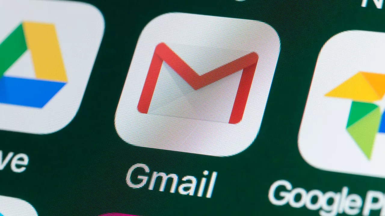 Gmail users given ‘red alert’ warning over ‘devastating’ new scam stealing information & hacking into accou...