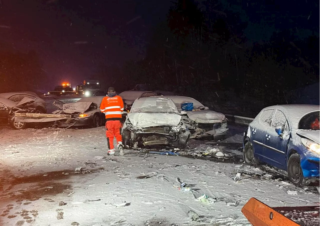 100 Biler Involvert i Massekollisjon på E18 i Sverige