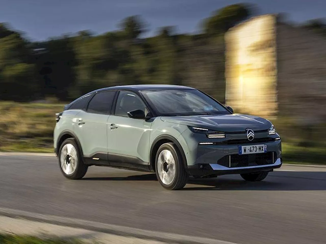 Citroen C4 e C4X: Nuove Auto Ibridi ed Elettriche per la Mobilità Sostenibile