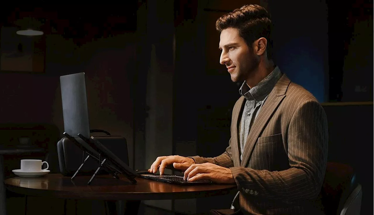 ProtoArc XKM01 CaseUp: A Portable Office Solution for Digital Nomads