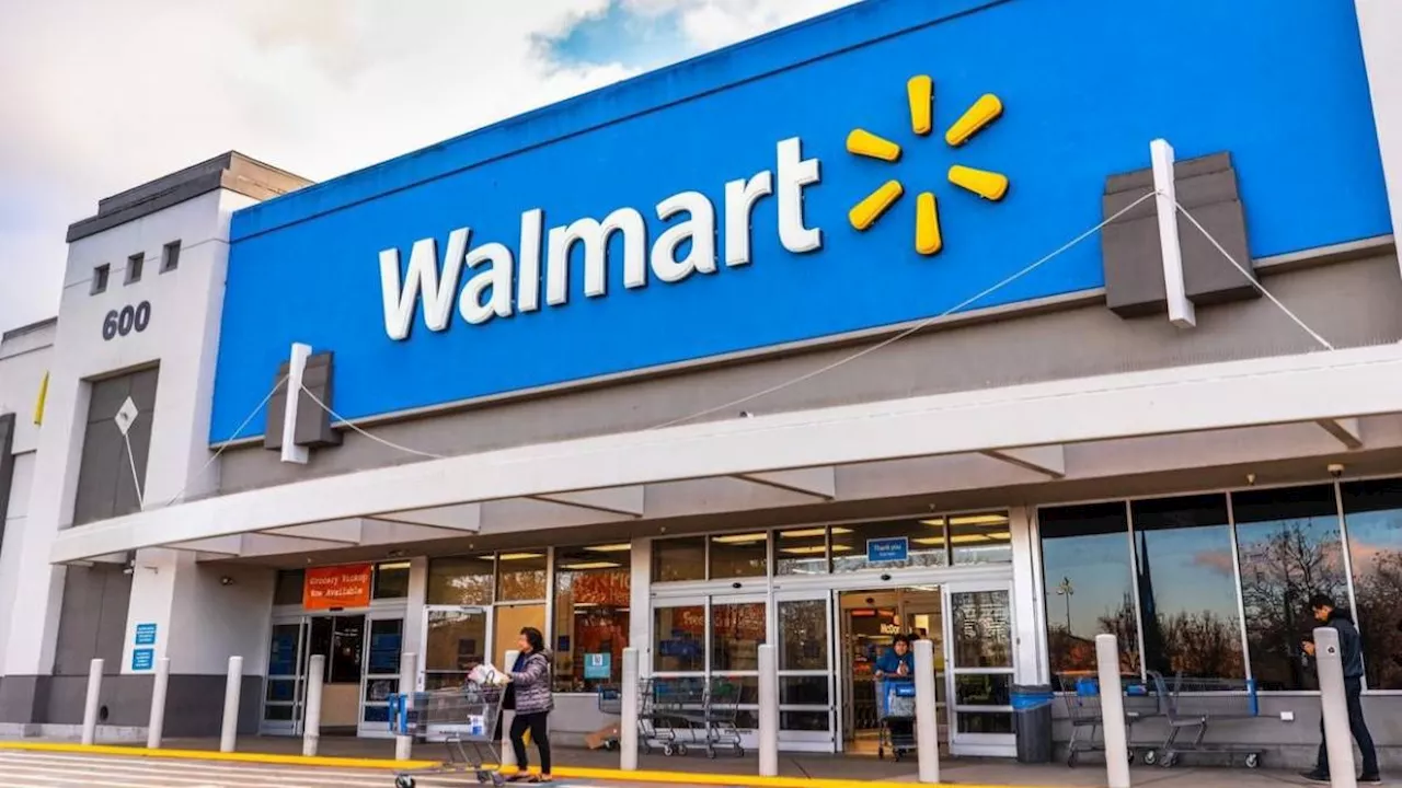 Walmart Decora Tiendas con Banderas de Países Latinoamericanos