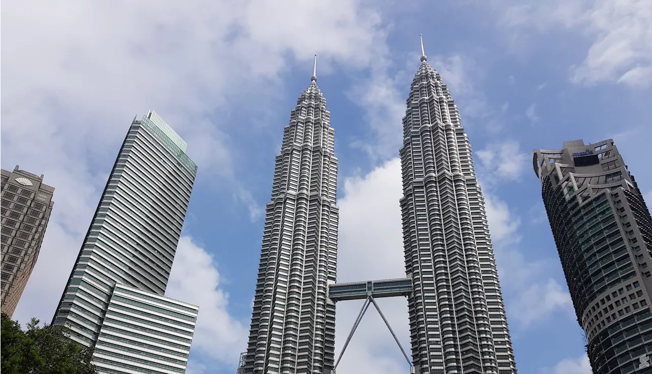 5G Signal Strength in Skyscrapers: A Global Analysis