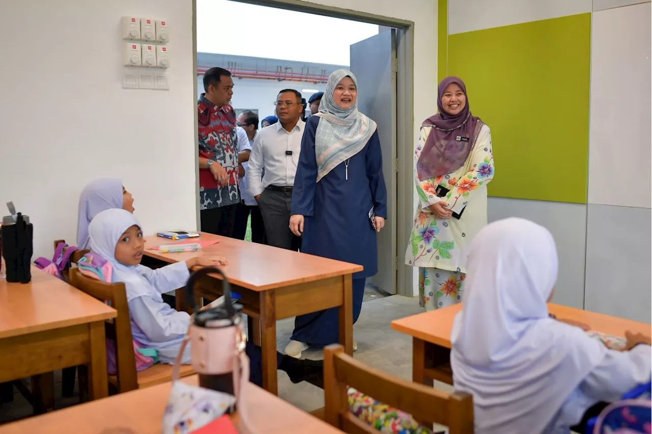 Discussions Continue on Making Secondary Education Mandatory in Malaysia
