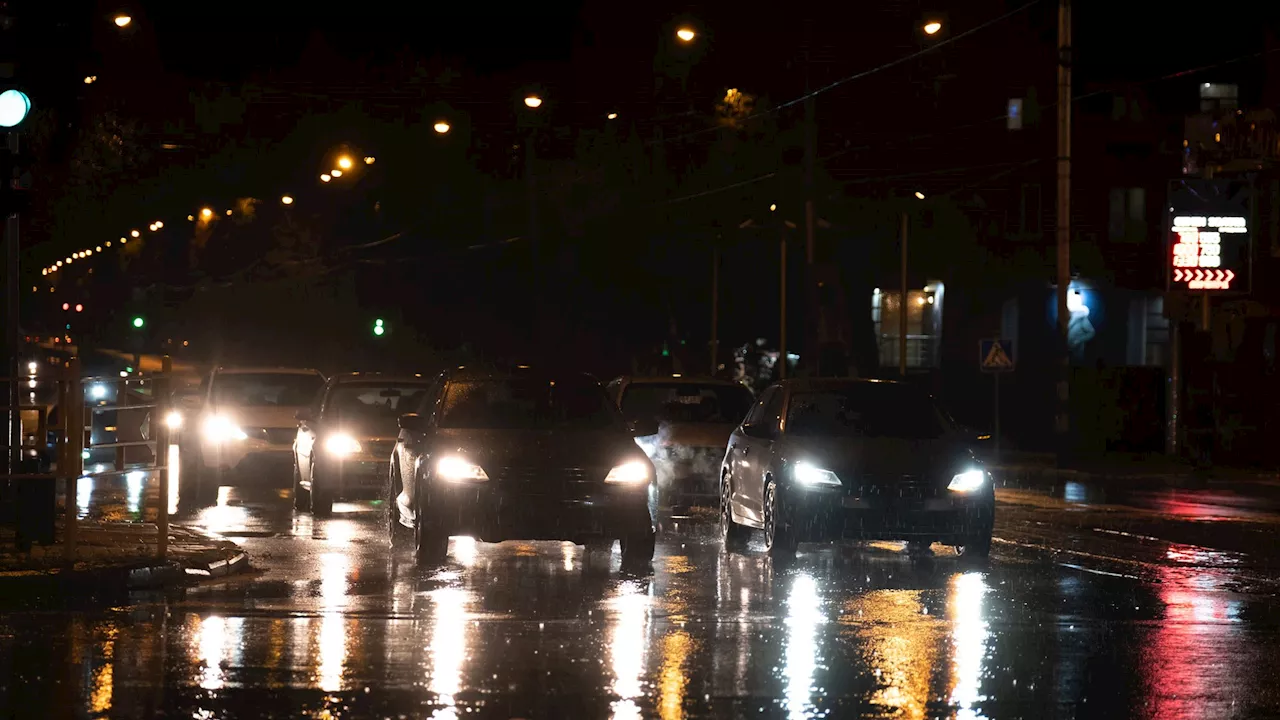 Dazzling Dilemma: A Quarter of UK Drivers Avoid Night Driving Due to Blinding Headlights