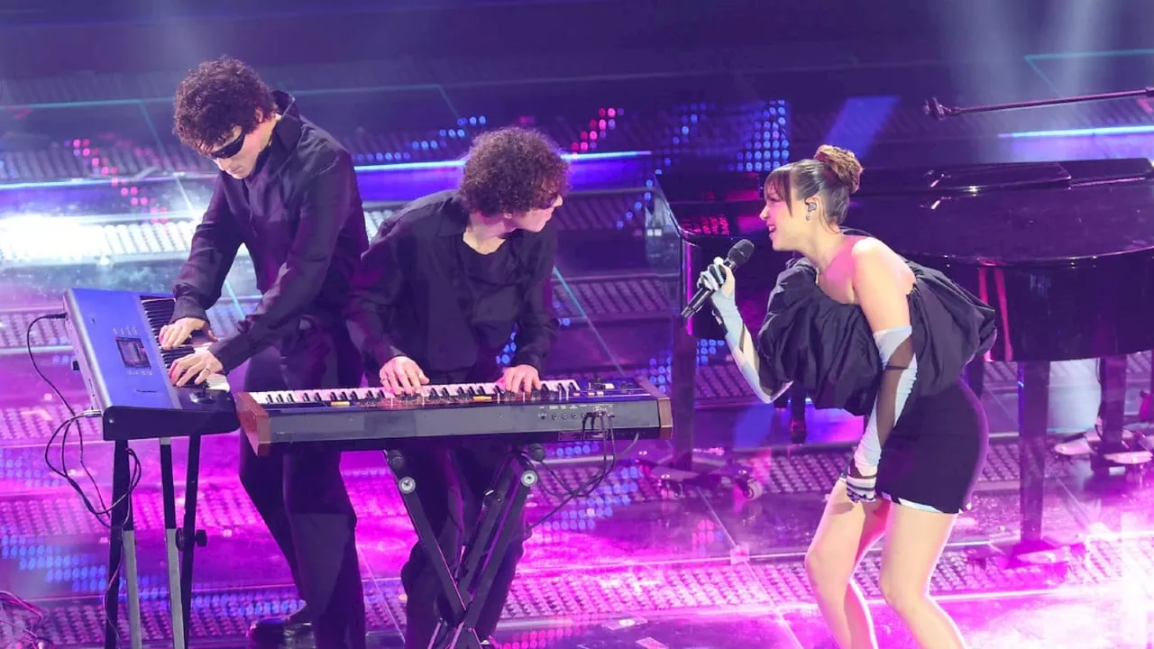 Sarah Toscano apre il concerto degli Ofenbach a Milano