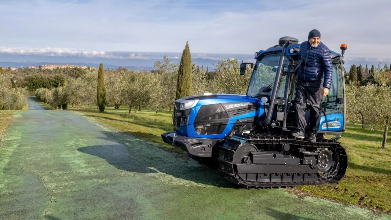 Spalletti riceve un trattore Landini per la sua tenuta in Toscana