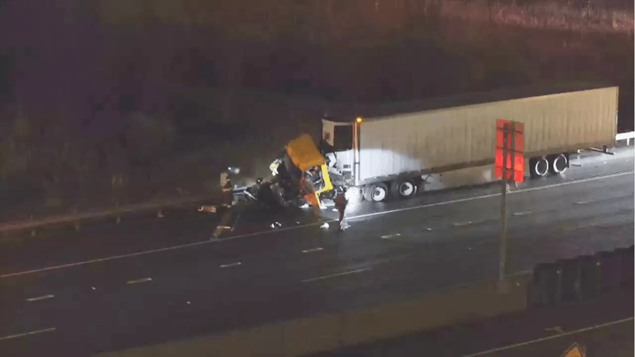 Deadly wrong-way crash closes northbound SR 167 in Renton
